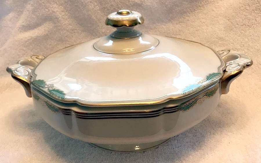 HC74 Round Covered Vegetable by Heinrich - H&C-1