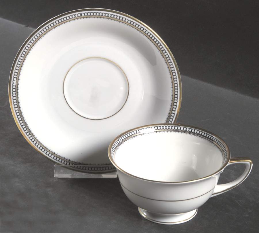 HC9 Footed Cup & Saucer Set by Heinrich - H&C-1