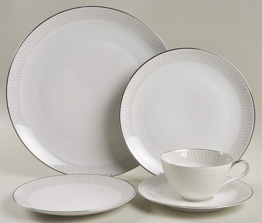 Monarch 5 Piece Place Setting by Heinrich - H&C-1