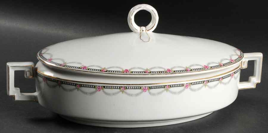 Navarre Oval Covered Vegetable by Heinrich - H&C-1