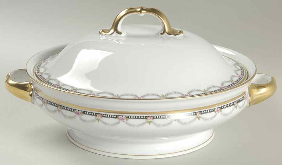 Navarre Round Covered Vegetable by Heinrich - H&C-1