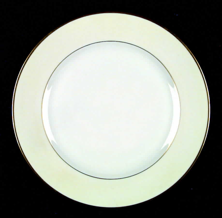 Queen Dinner Plate by Heinrich - H&C-1
