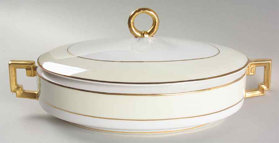 Queen Oval Covered Vegetable by Heinrich - H&C-1