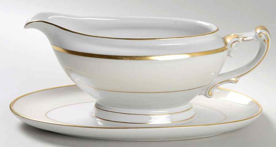 Queen Gravy Boat with Attached Underplate by Heinrich - H&C-1