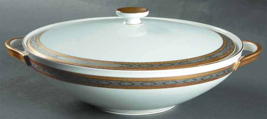 Regal Round Covered Vegetable by Heinrich - H&C-1