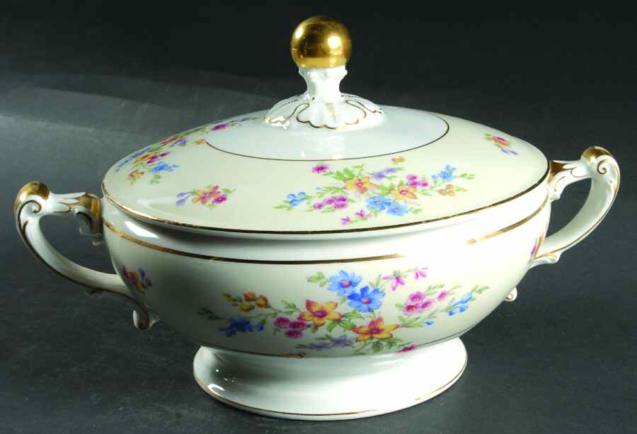 Regent Round Covered Vegetable by Heinrich - H&C-1