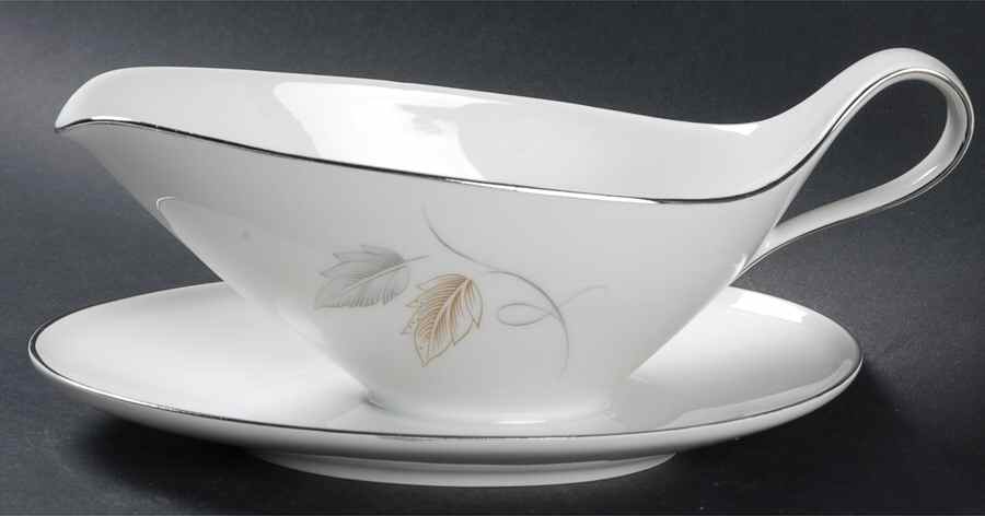 Reverie (Platinum Trim) Gravy Boat with Attached Underplate by Heinrich - H&C-1