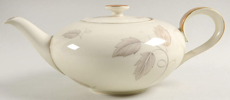 Reverie (Gold Trim) Teapot & Lid by Heinrich - H&C-1