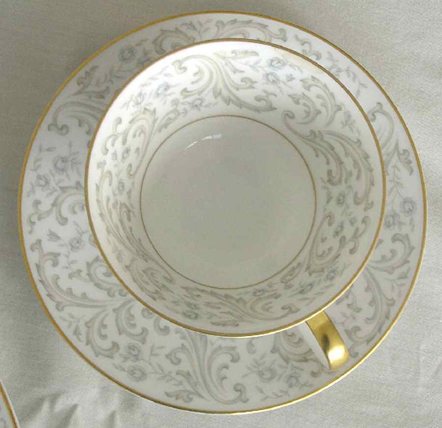 Serenade Footed Cup & Saucer Set by Heinrich - H&C-1