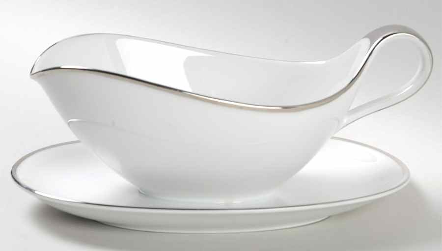 Simplicity Gravy Boat with Attached Underplate by Heinrich - H&C-1