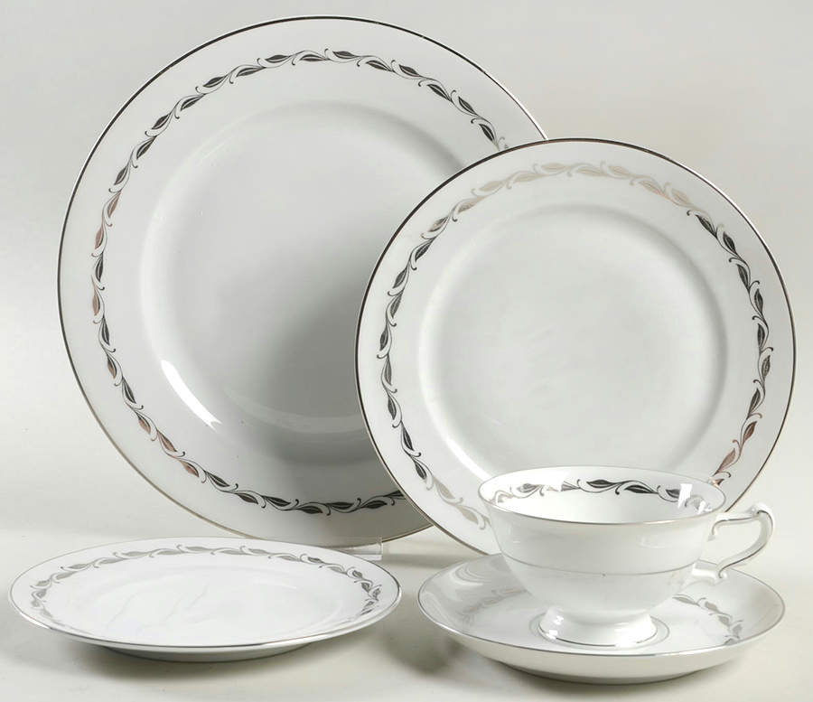 Silver Wreath 5 Piece Place Setting by Heinrich - H&C-1