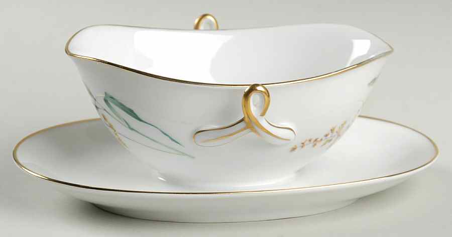 Sommer (Coupe, Smooth, Gold Trim) Gravy Boat with Attached Underplate by Heinrich - H&C-1