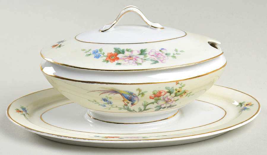 Songbird Gravy Boat w/Attached Underplate & Lid by Heinrich - H&C-1