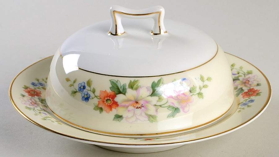 Songbird Round Covered Butter w/Strainer by Heinrich - H&C-1