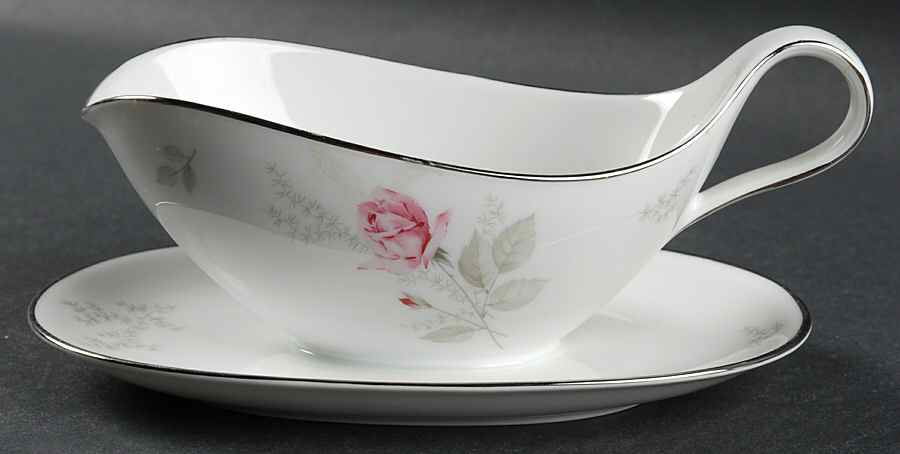 Tanya Gravy Boat with Attached Underplate by Heinrich - H&C-1