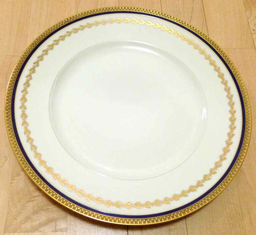 La Reine Dinner Plate by Haas-Czjzek Coronado-1
