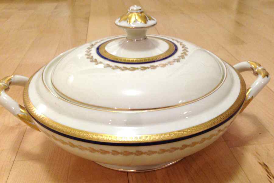 La Reine Round Covered Vegetable by Haas-Czjzek Coronado-1