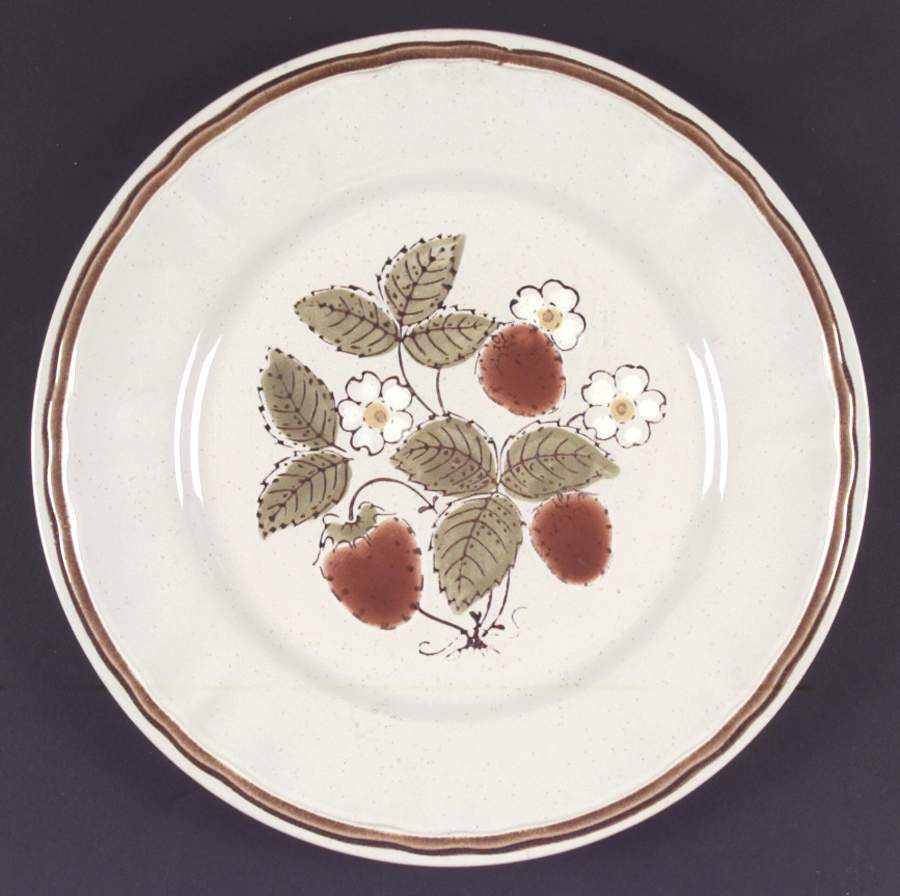 Berries 'N Cream Dinner Plate by Hearthside-1
