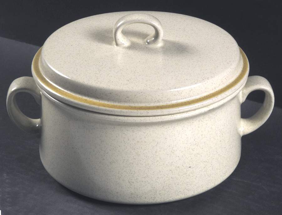 Garden Festival 2 Qt Round Covered Casserole by Hearthside-1