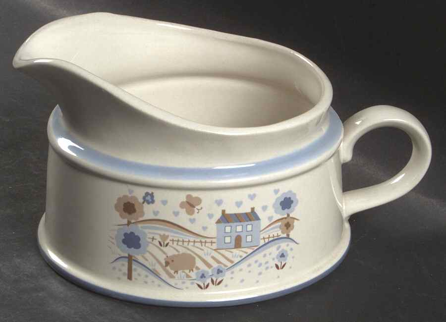 Primitif Gravy Boat by Hearthside-1