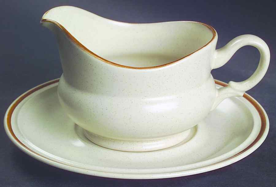 Summertime Gravy Boat & Underplate by Hearthside-1