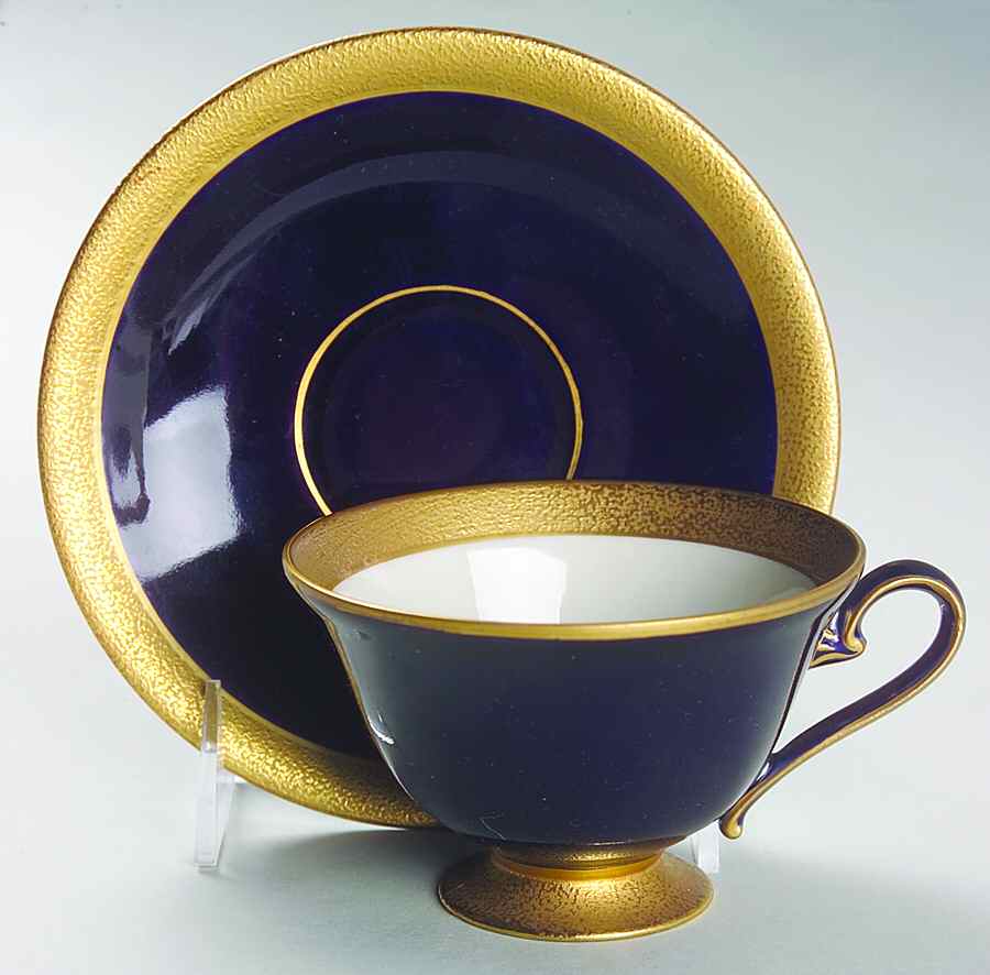 2860 Footed Cup & Saucer Set by Graf Von Henneberg-1