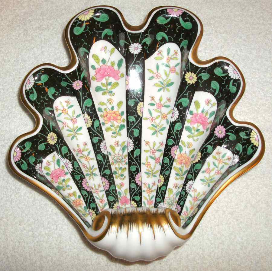 Black Dynasty (Sn) Shell Shaped Dish by Herend-1