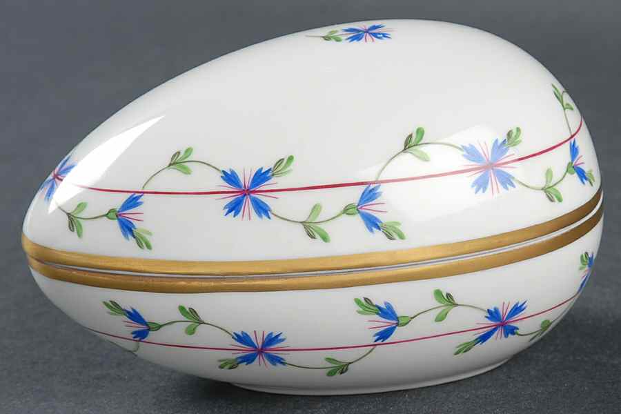 Blue Garland (PBG) Small Egg Box & Lid by Herend-1