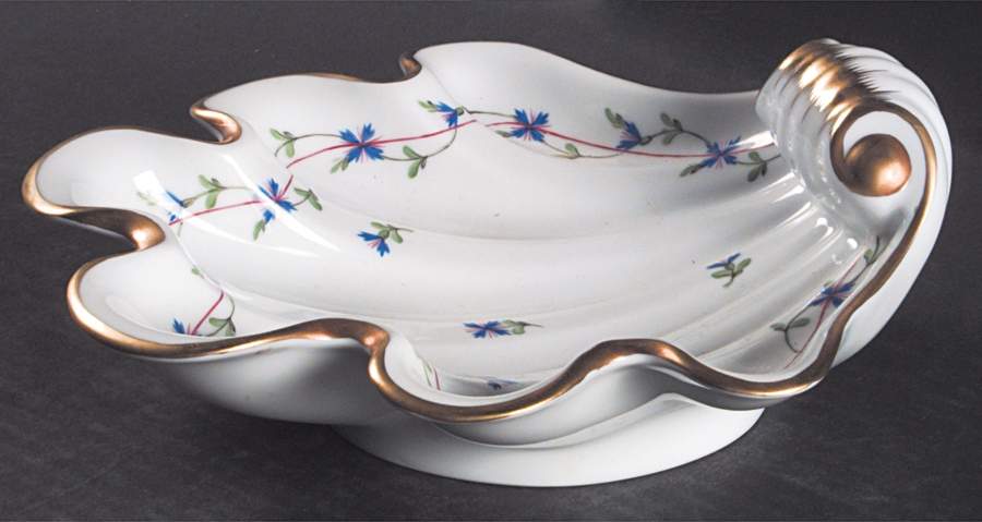 Blue Garland (PBG) Shell Shaped Dish by Herend-1