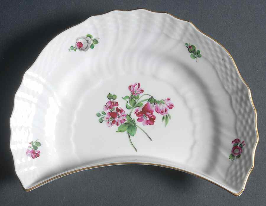 Bouquet De Rose Gould (Grb) Crescent Salad Plate by Herend-1