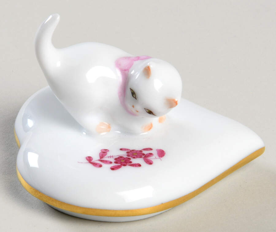 Chinese Bouquet Raspberry (AP) Lid for Heart Shape Box by Herend-1