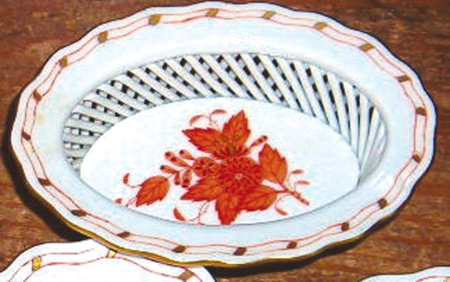 Chinese Bouquet Rust (AOG) 3" Oval Open Weave Basket by Herend-1