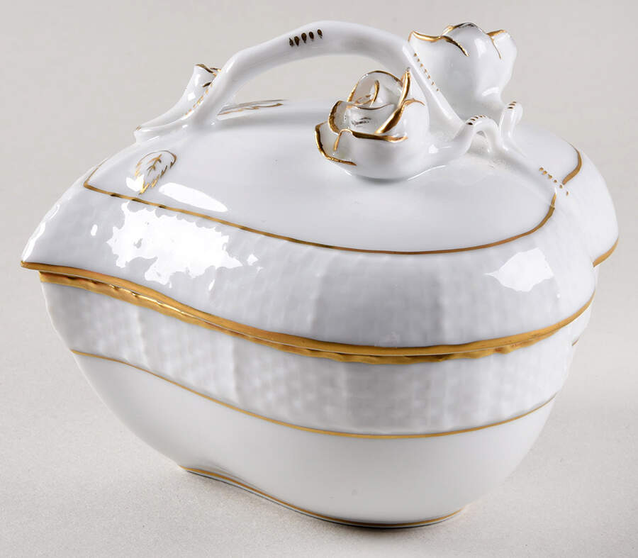Golden Edge Newer (HDE) 3" Heart Shape Bon Bon & Lid by Herend-1