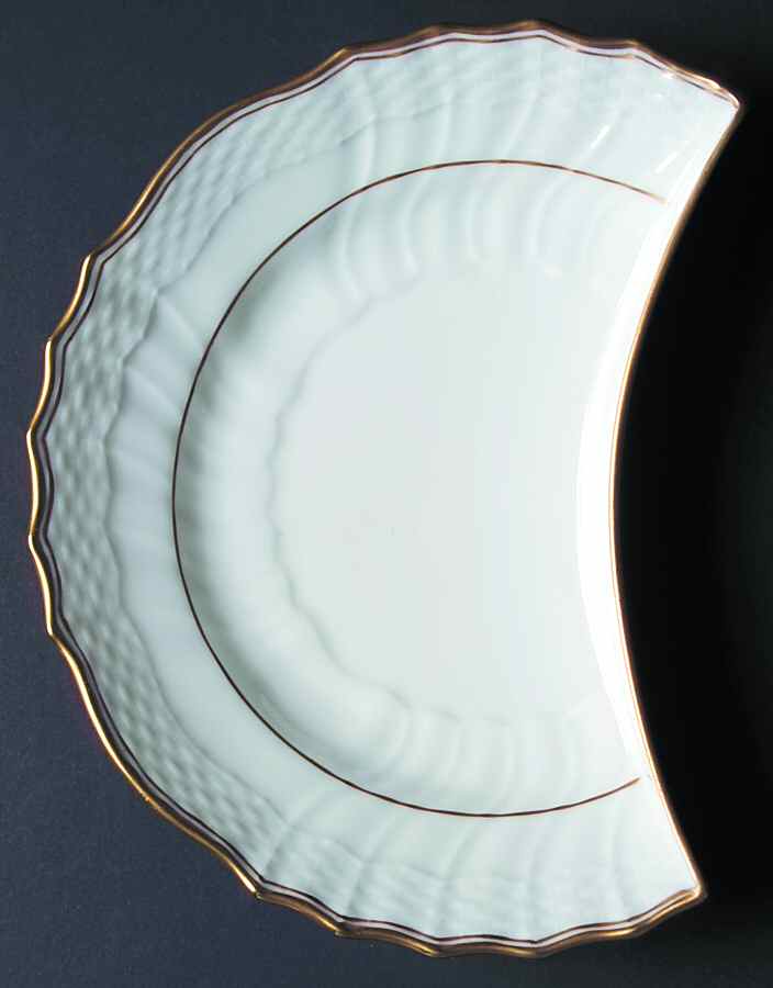 Golden Edge Older (HD) Crescent Salad Plate by Herend-1