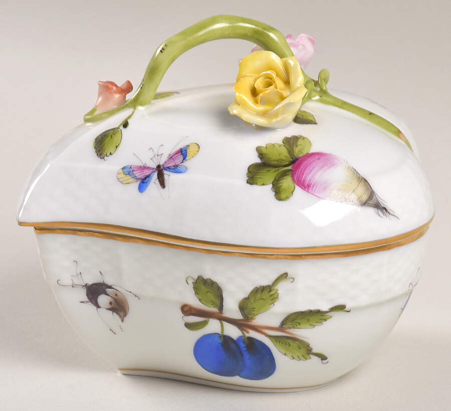 Market Garden (FR) 3" Heart Shape Bon Bon & Lid by Herend-1