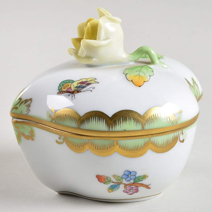 Queen Victoria (Green Border) 2" Heart Shape Box & Lid by Herend-1