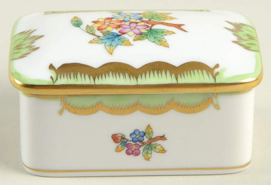 Queen Victoria (Green Border) Trinket Box & Lid by Herend-1