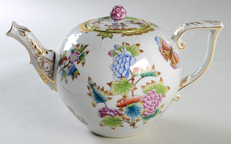 Queen Victoria (Green Border) Teapot & Lid by Herend-1
