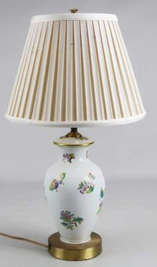 Queen Victoria (Green Border) 21" Electric Lamp & Shade by Herend-1