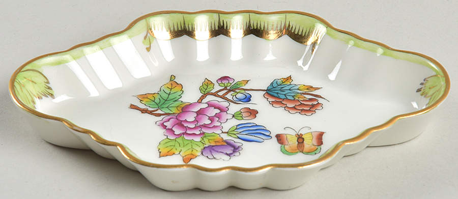 Queen Victoria (Green Border) 5" Ashtray by Herend-1