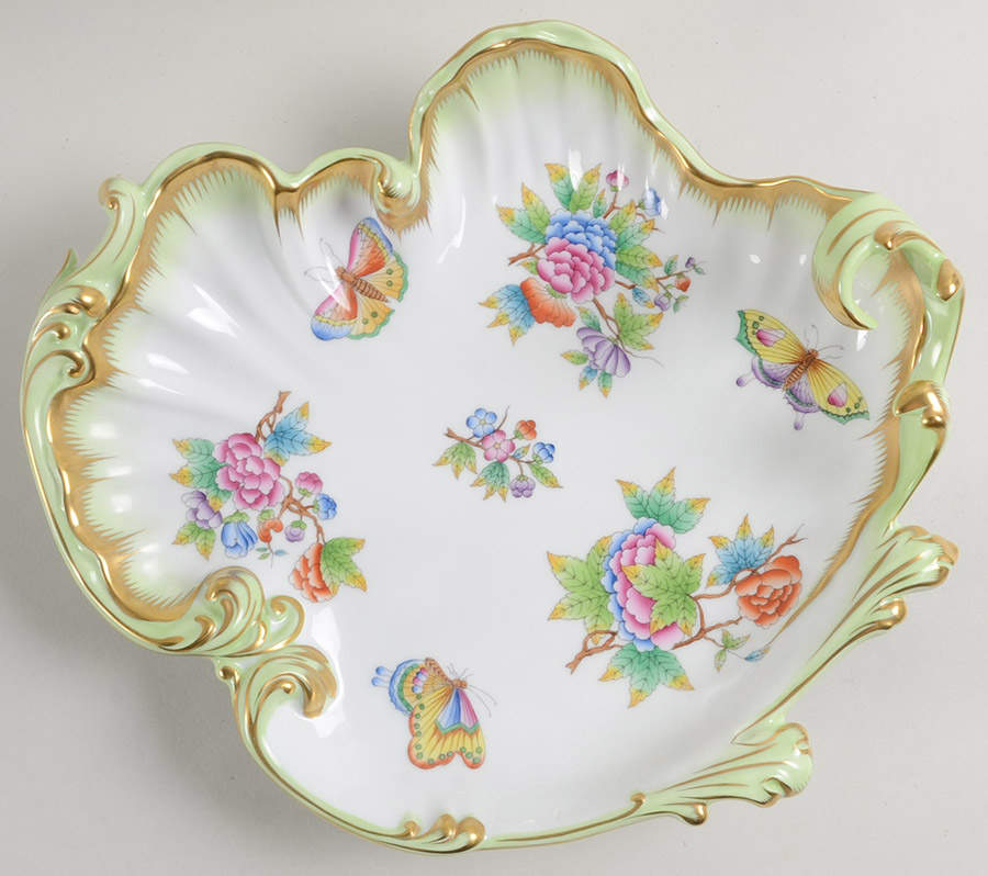 Queen Victoria (Green Border) Rococo/Wave Dish by Herend-1