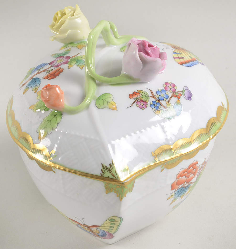 Queen Victoria (Green Border) 5" Heart Shape Bon Bon & Lid by Herend-1