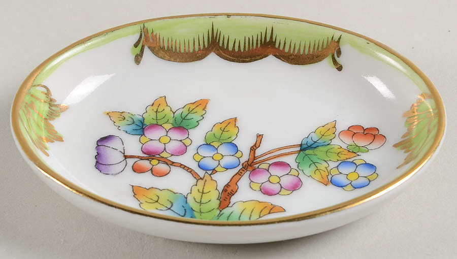 Queen Victoria (Green Border) 3" Oval Ashtray by Herend-1