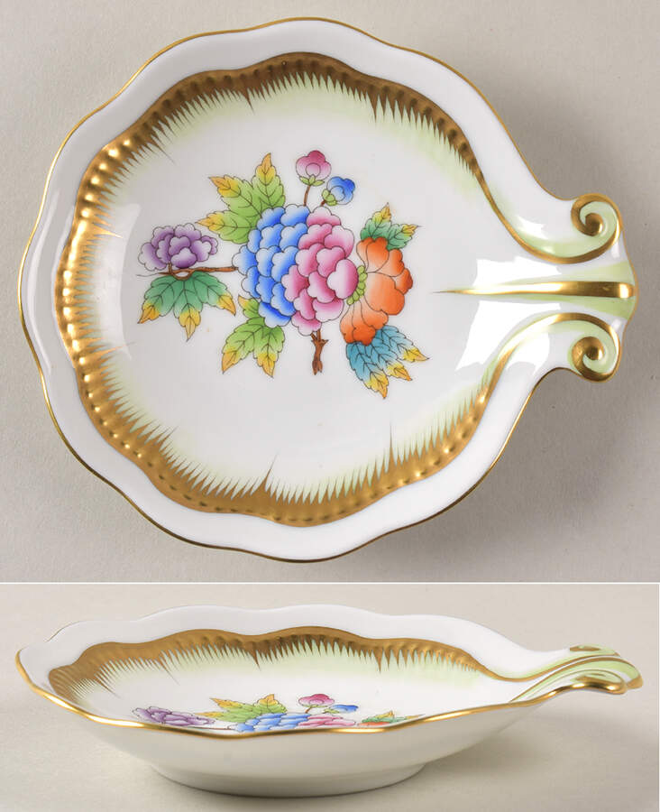 Queen Victoria (Green Border) 4" Shell Shaped Dish by Herend-1