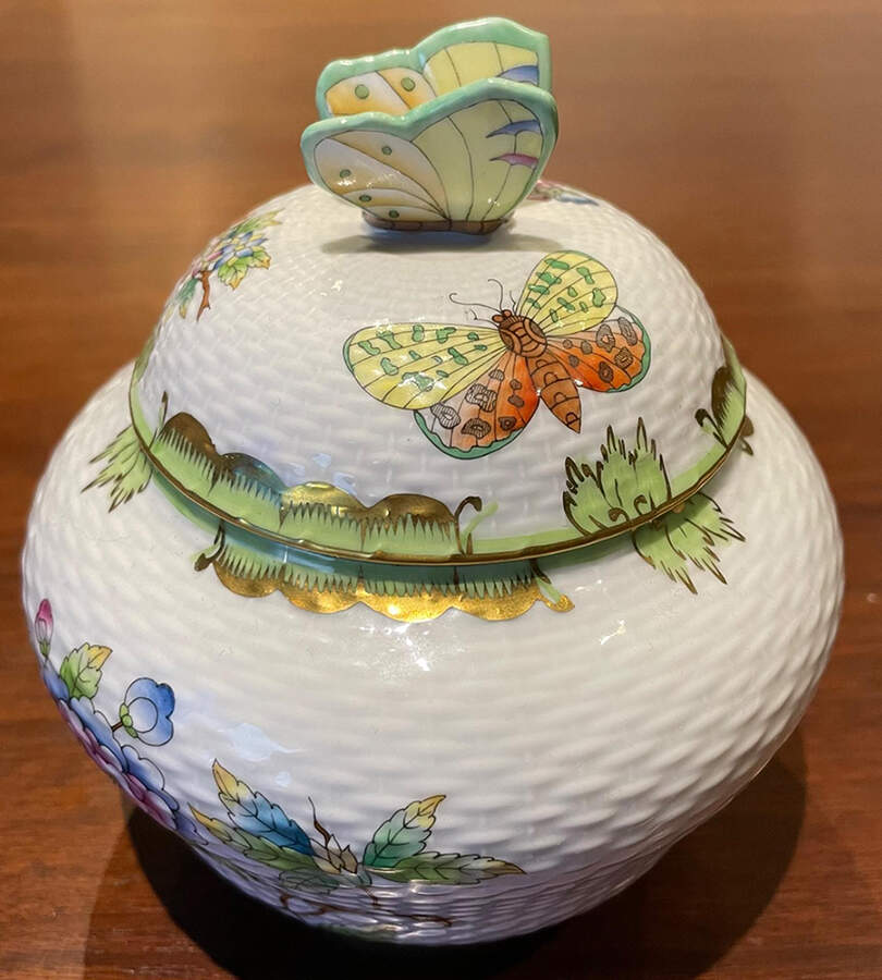 Queen Victoria (Green Border) 5" Ginger Jar & Lid by Herend-1