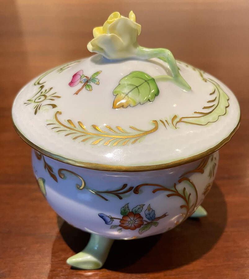 Queen Victoria (Green Border) 3" 3 Toed Bon Bon & Lid by Herend-1
