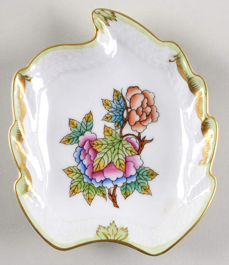 Queen Victoria (Green Border) 4" Ashtray by Herend-1