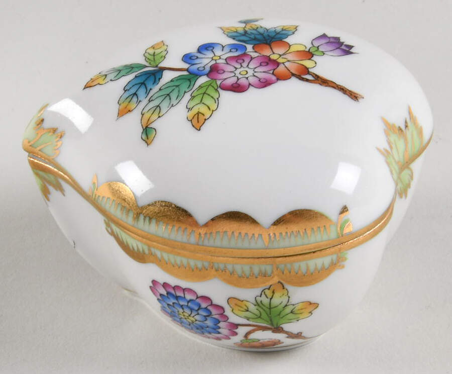 Queen Victoria (Green Border) 3" Heart Shape Bon Bon & Lid by Herend-1