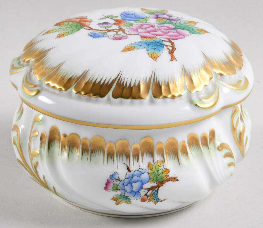 Queen Victoria (Green Border) 4" Round Bon Bon & Lid by Herend-1