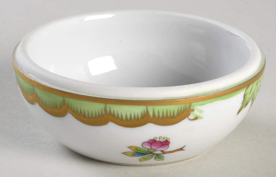 Queen Victoria (Green Border) Small Round Bon Bon No Lid by Herend-1
